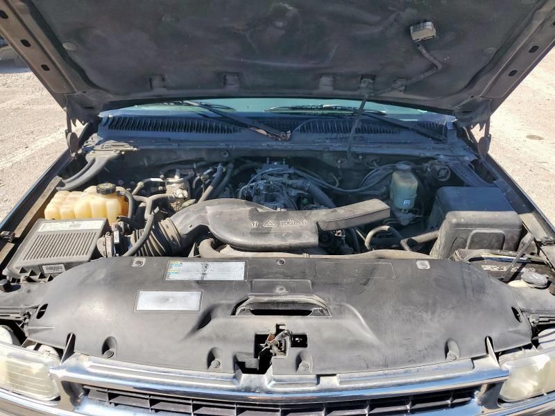 2002 Chevrolet Suburban C1500