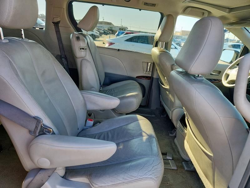 2014 Toyota Sienna XLE