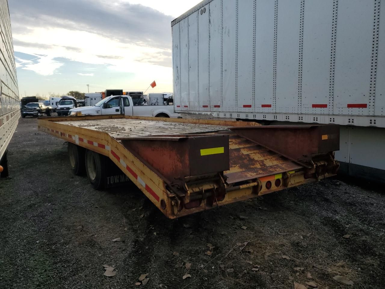 1999 Towmaster T-30-2 Equipment Trailer