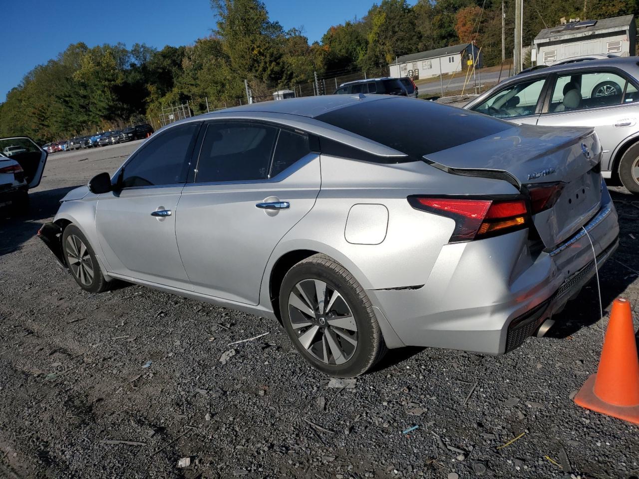 2020 Niss Altima sv