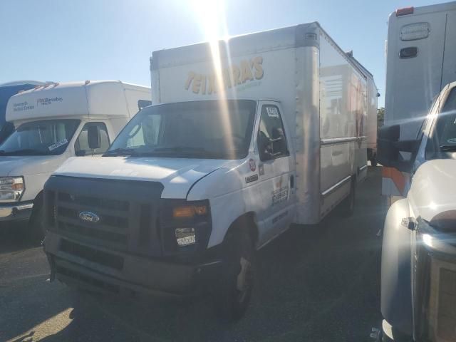 2017 Ford Econoline E350 Super Duty Cutaway Van