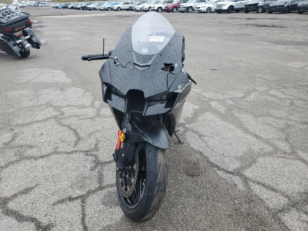 2025 Kawasaki ZX1002 M