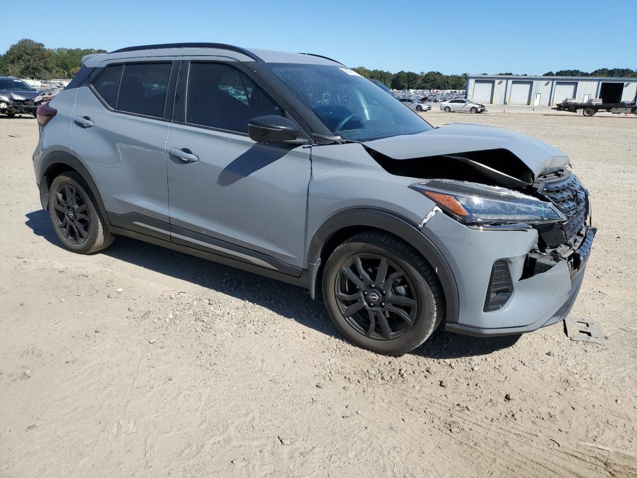 2022 Nissan Kicks sr