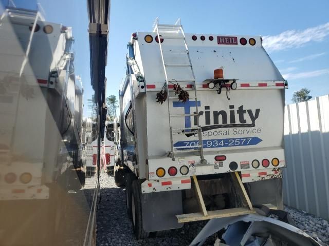 2007 Mack MR600 Refuse Truck