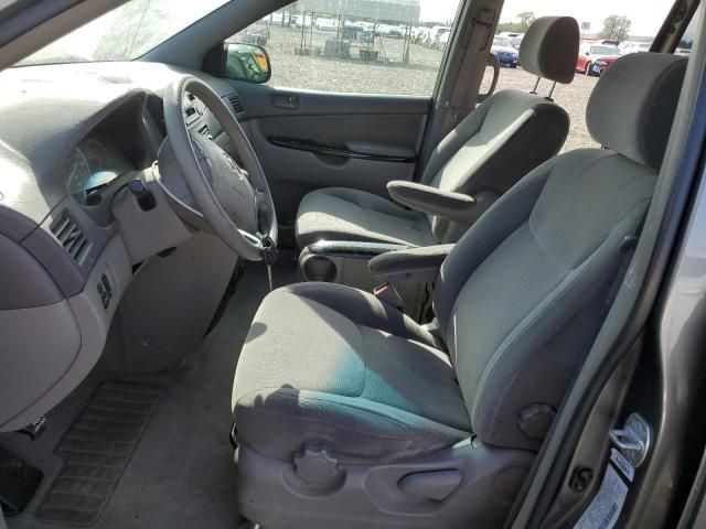 2004 Toyota Sienna CE