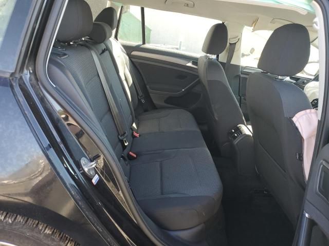 2018 Volkswagen Golf Sportwagen S