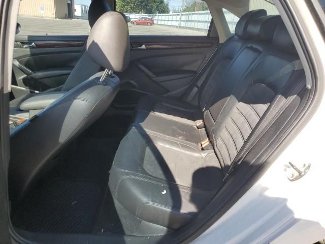 2012 Volkswagen Passat SEL