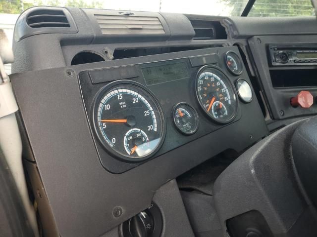 2017 Freightliner Cascadia 113 Semi Truck