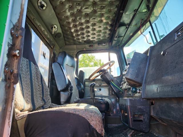 1999 Kenworth W900 Semi Truck