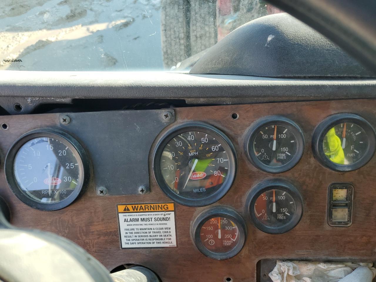 2010 Peterbilt Tractor 2010 Peterbilt 320 Refuse Truck