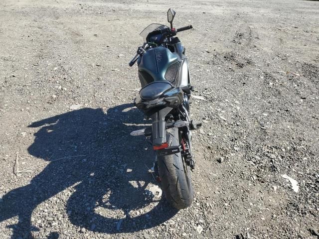 2025 Kawasaki EX650 P