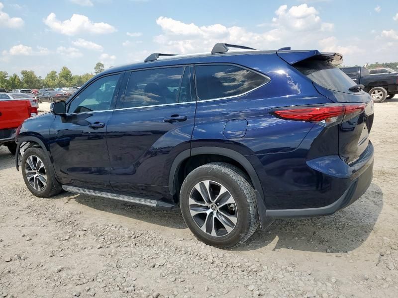 2022 Toyota Highlander Hybrid XLE