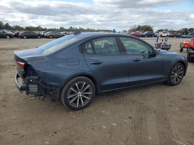2022 Volvo S60 B5 Momentum