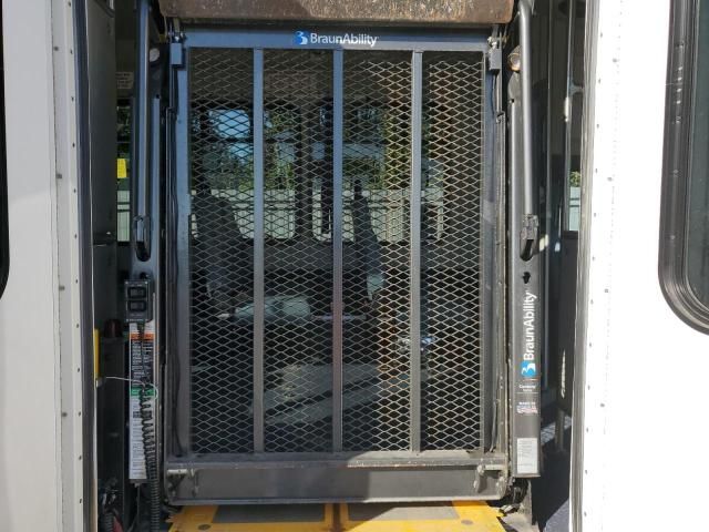 2021 Ford Econoline E450 Super Duty Cutaway Van