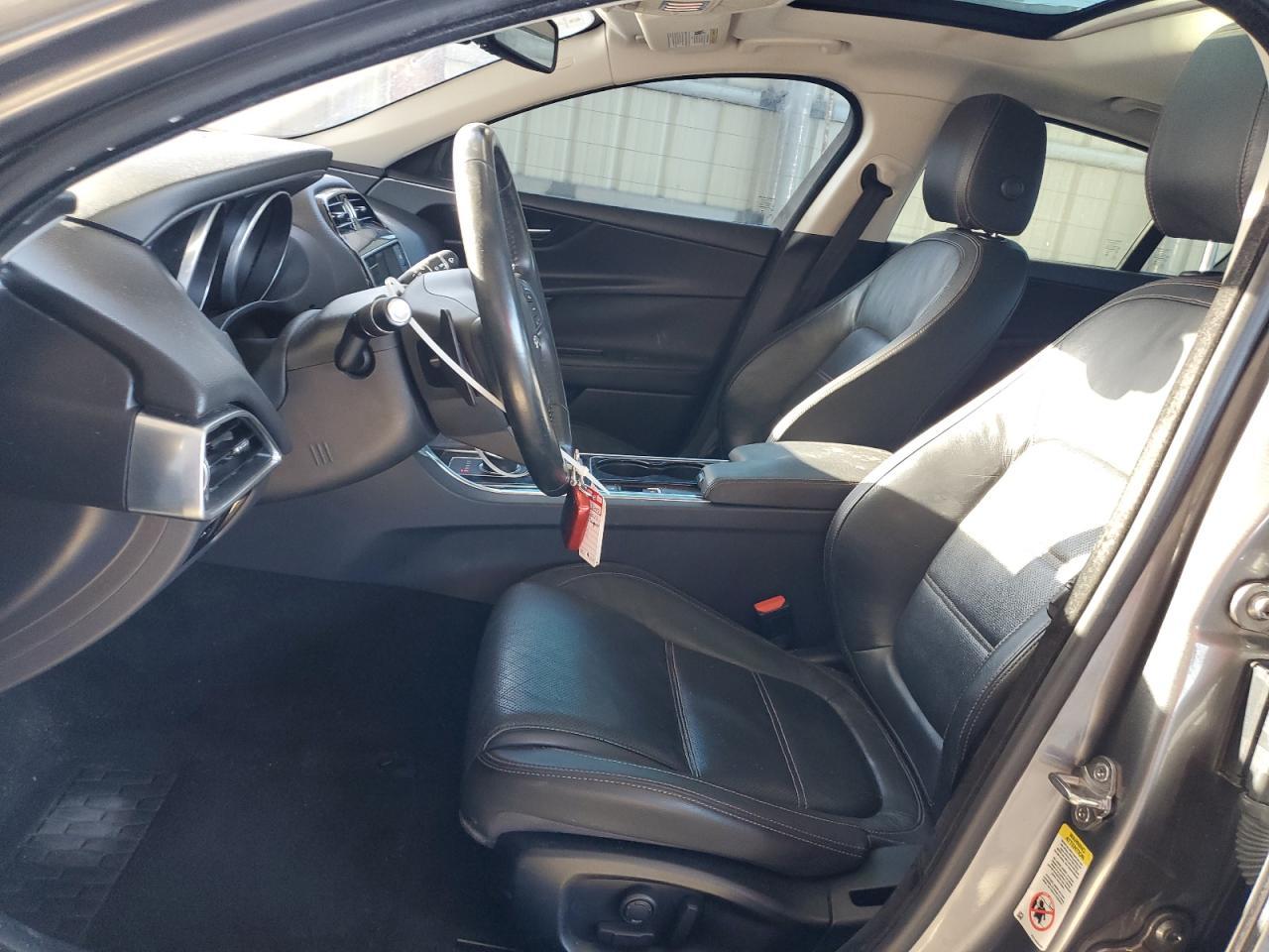 2017 Jaguar Xe Prestige