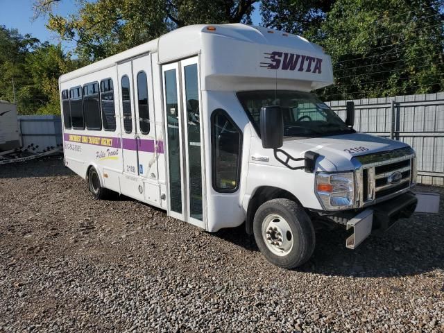 2021 Ford Econoline E450 Super Duty Cutaway Van
