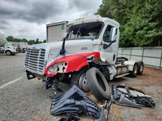 2013 Freightliner Cascadia Semi Truck