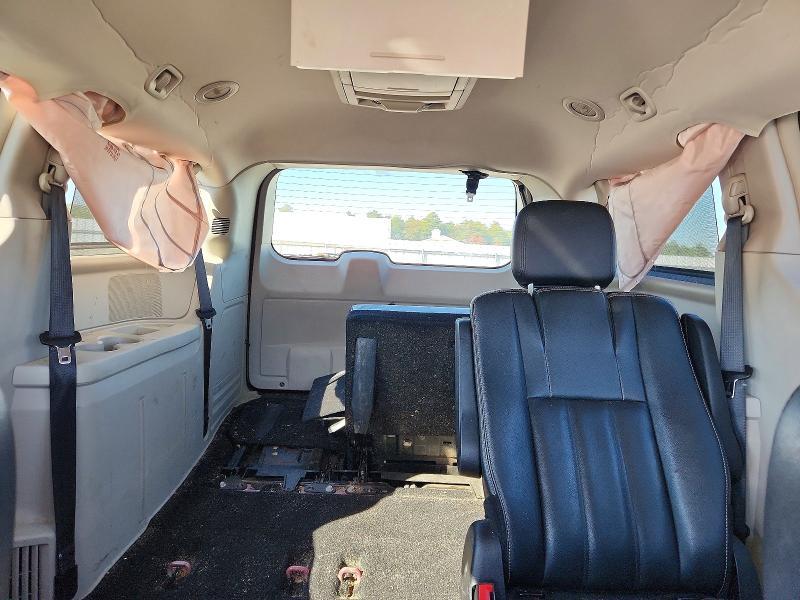 2016 Chrysler Town & Country Touring
