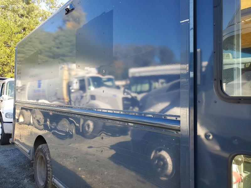 2017 Ford F550 Super Duty BOX Truck