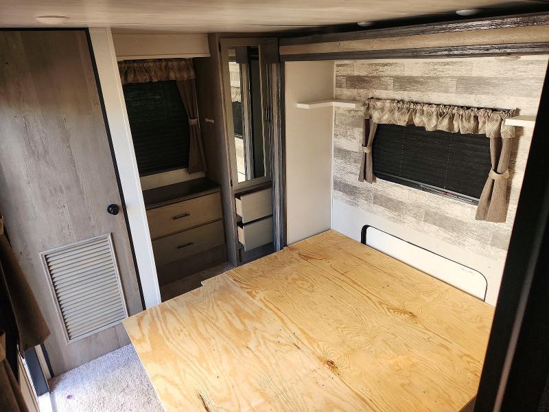 2021 Keystone Residence Camper