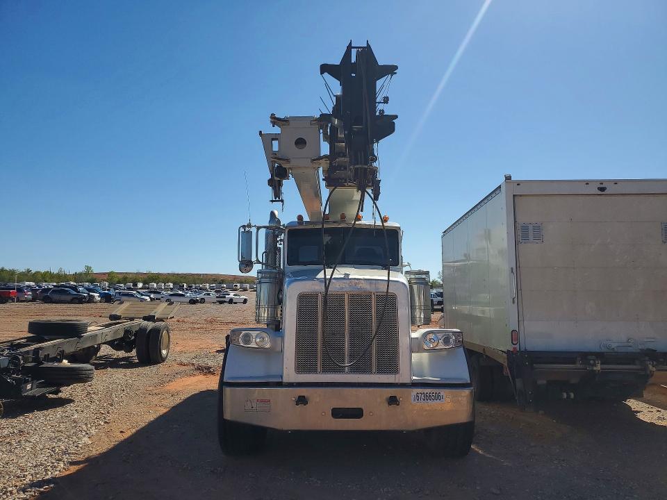 2014 Peterbilt 367 Crane Truck
