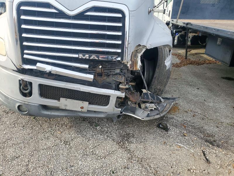 2011 Mack CXU613 Semi Truck