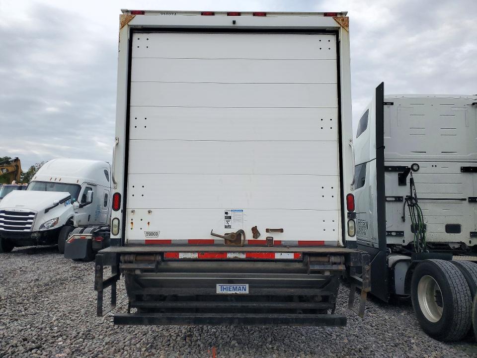 2013 Freightliner Business Class M2 BOX Truck