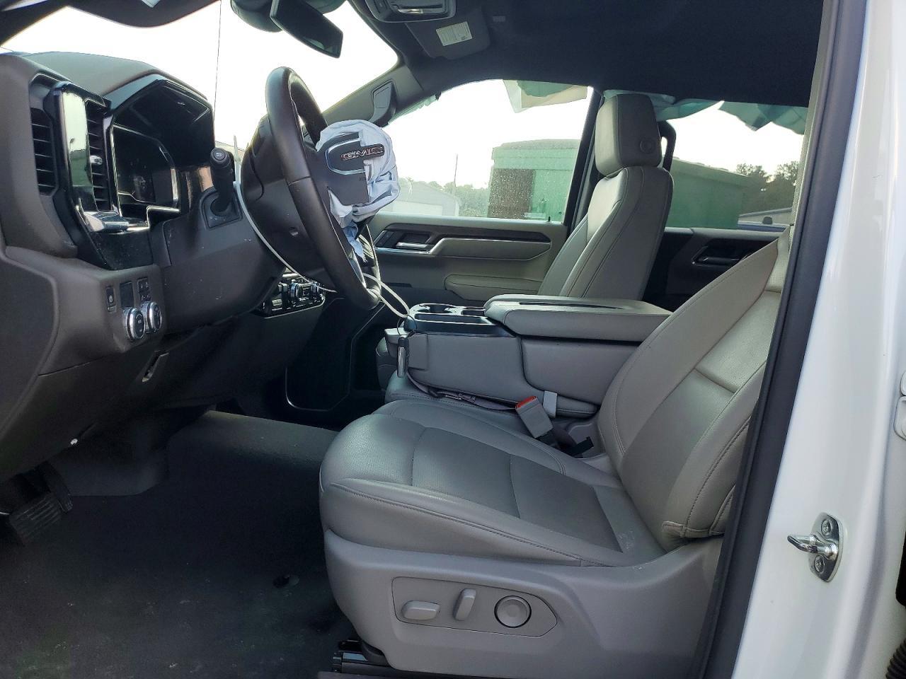 2025 GMC Sierra C1500 SLT