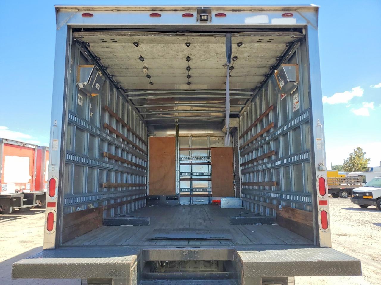 2018 Hino 195 BOX Truck