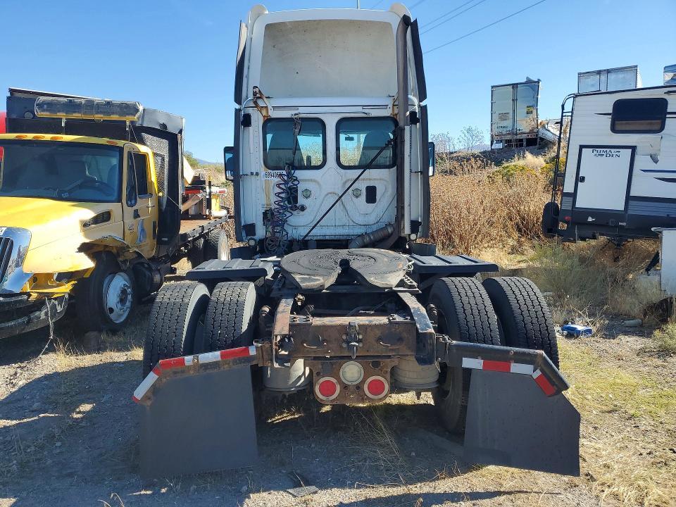 2015 Freightliner Cascadia 125