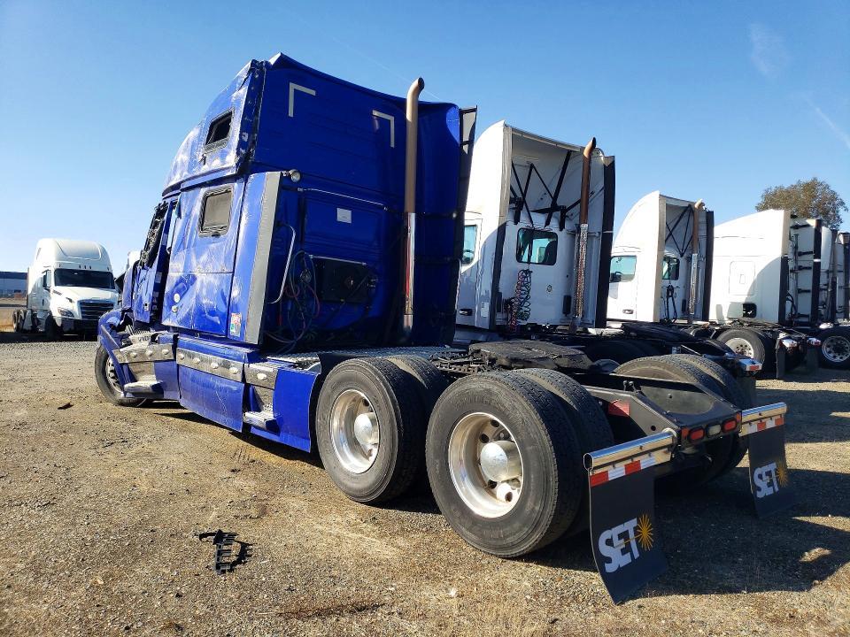 2014 Volvo VNL Semi Truck