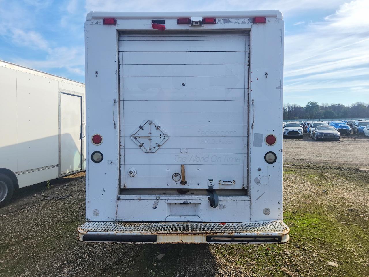 2006 Freightliner MT45 Chassis Delivery Truck