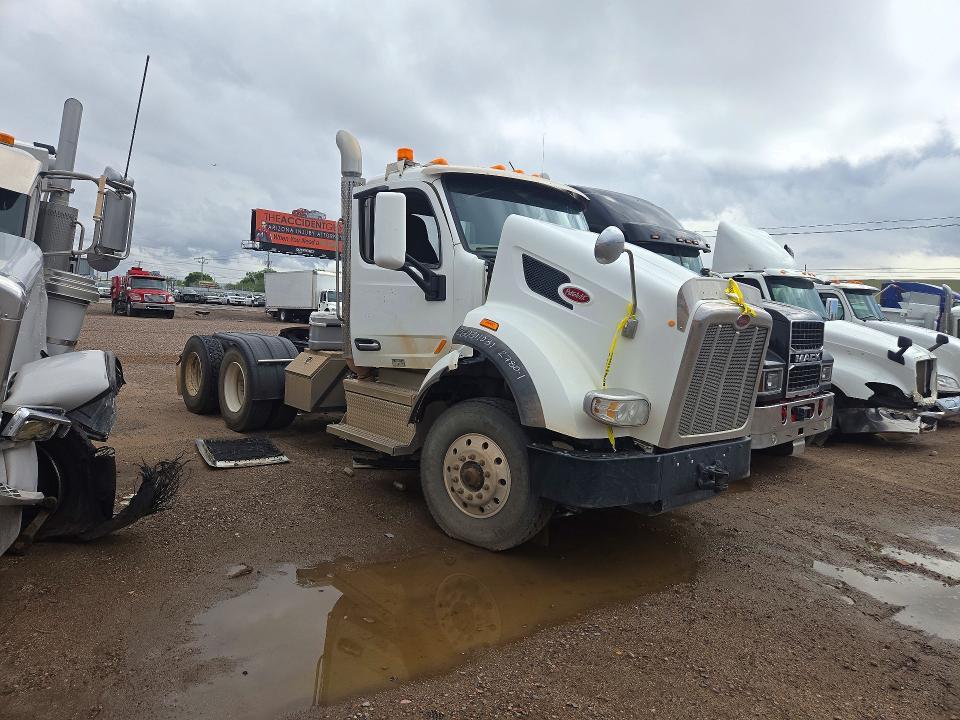 2020 Peterbilt 567 Semi Truck