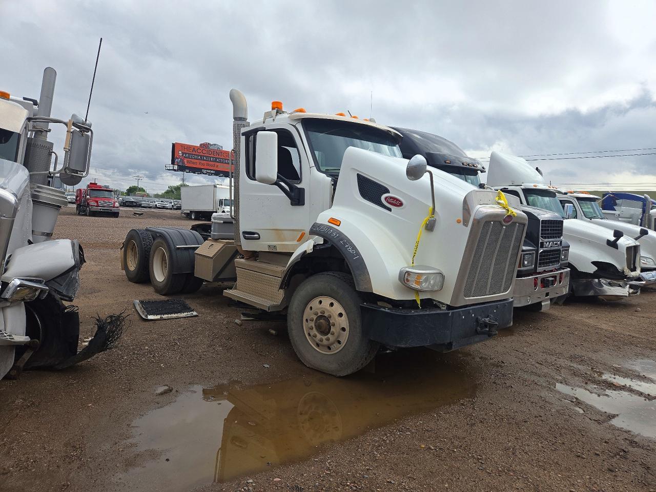 2020 Peterbilt 567 Semi Truck