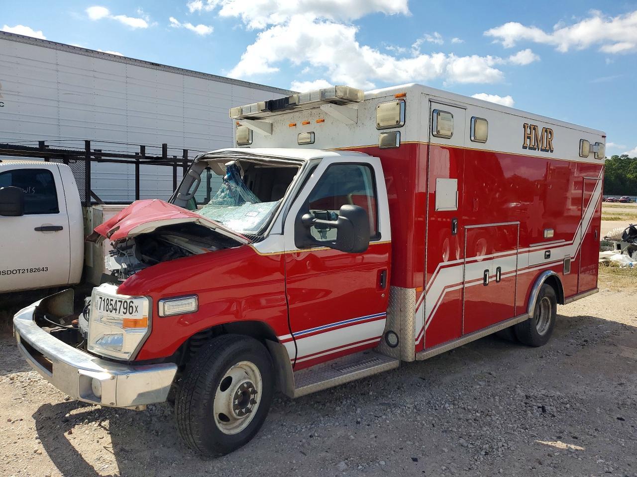 2015 Ford Econoline E450 Super Duty Cutaway Van