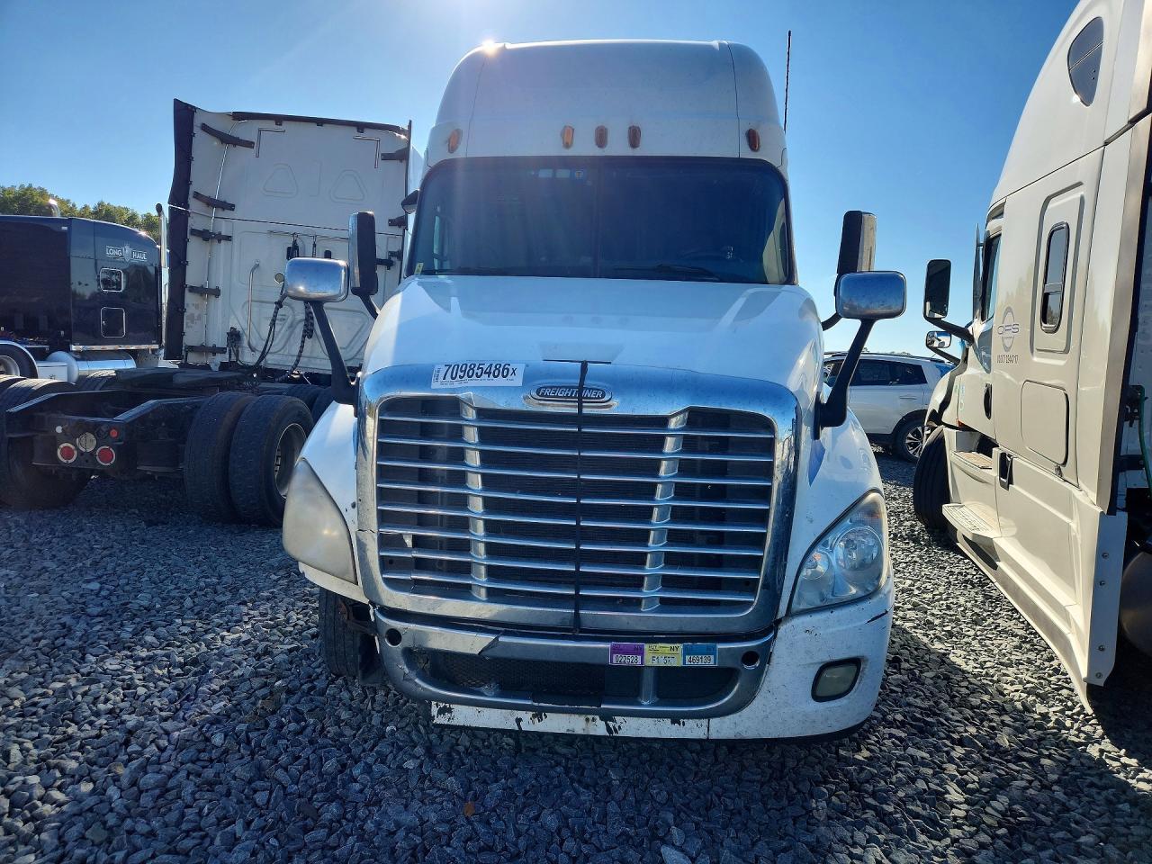 2010 Freightliner Cascadia Semi Truck