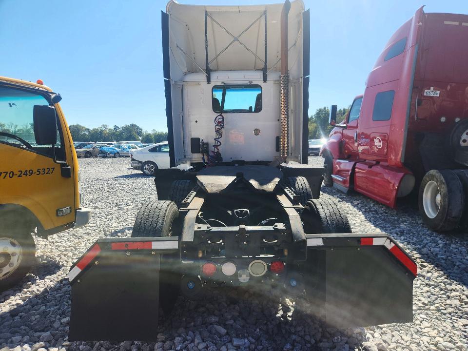 2014 Kenworth T680 Semi Truck