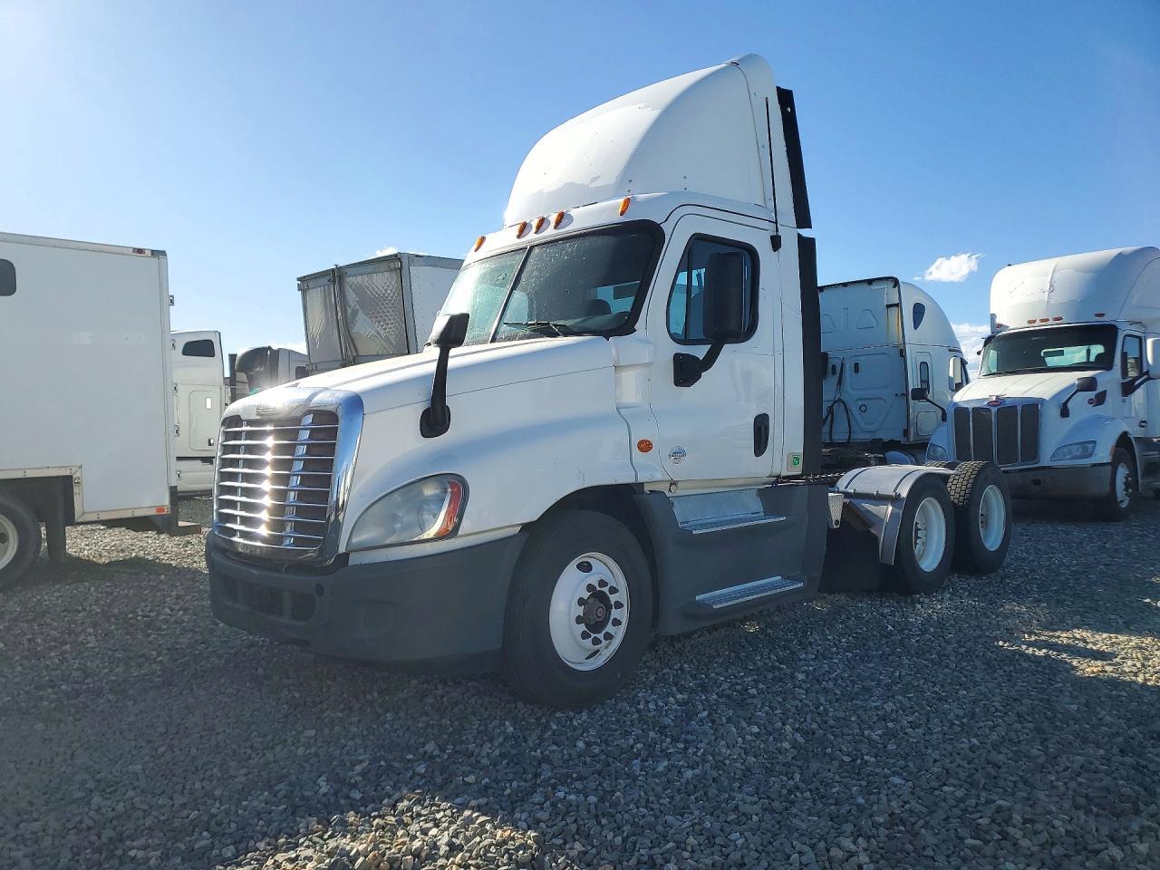 2015 Freightliner Cascadia Semi Truck
