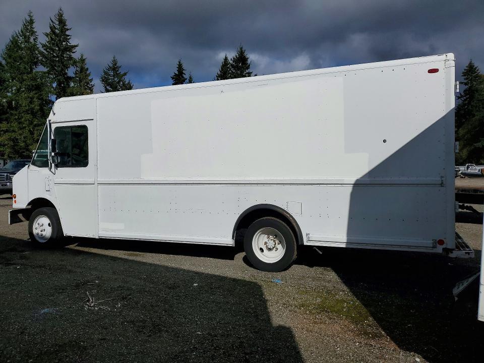 2005 Freightliner Chassis M Line WALK-IN Van