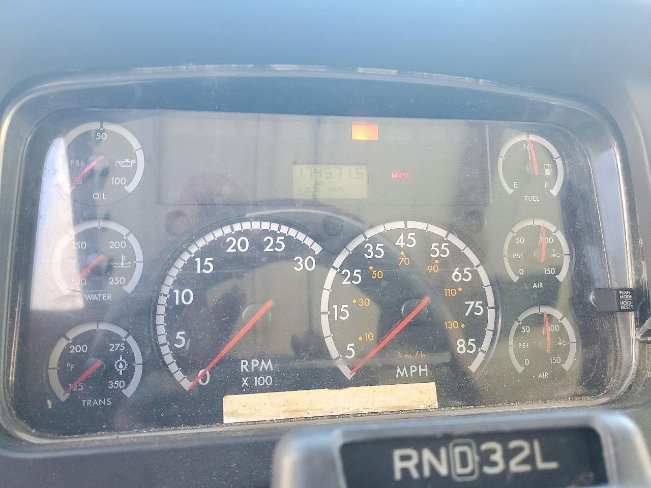 2006 Freightliner Business Class M2 BOX Truck
