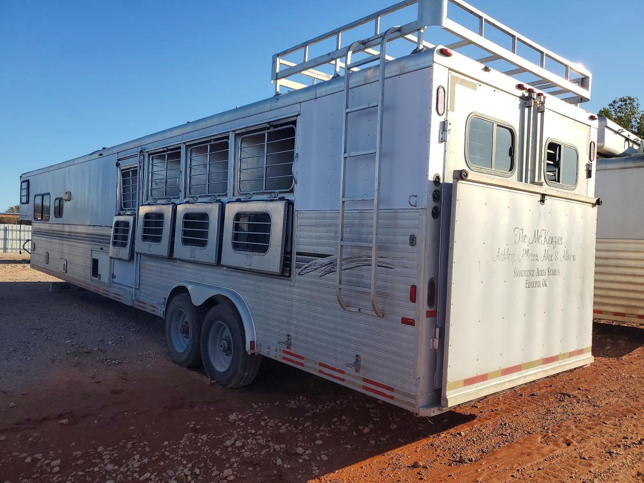1999 Sundowner Horse Trailer