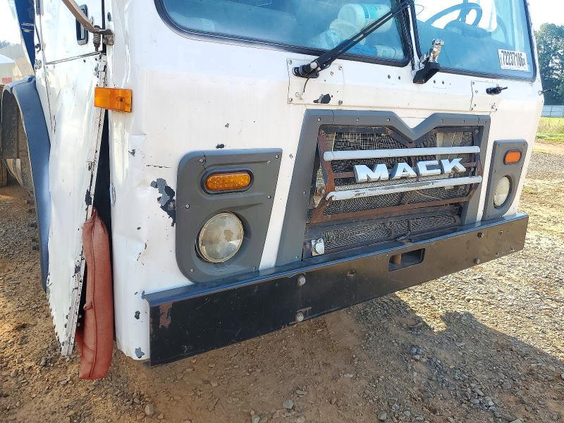 2011 Mack LEU613 Refuse Truck