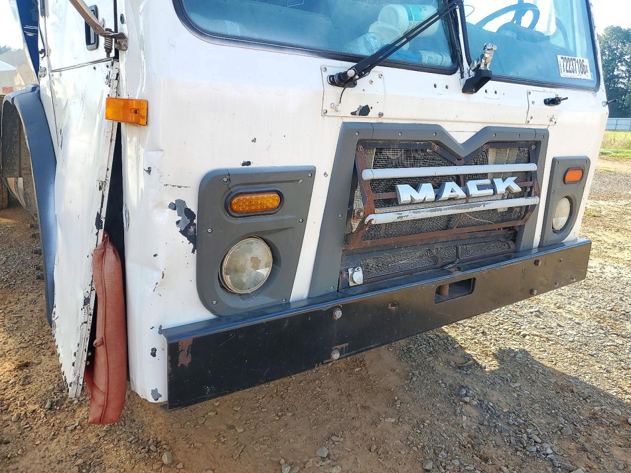 2011 Mack LEU613 Refuse Truck