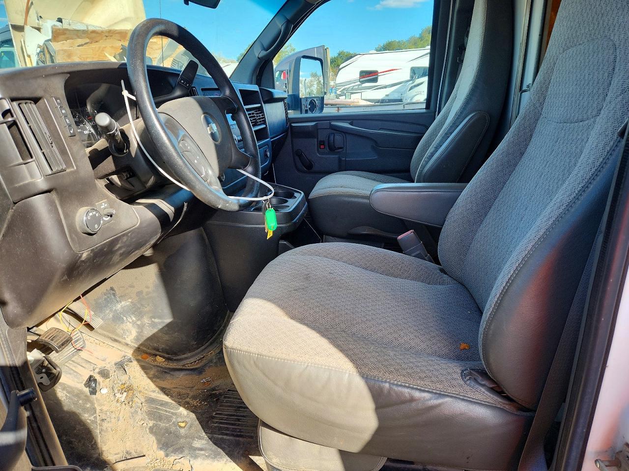 2013 Chevrolet 2015 Chevrolet Express BOX Truck