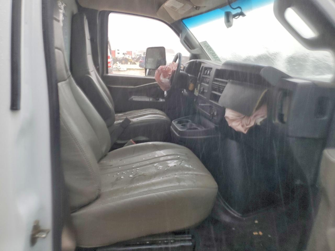 2022 GMC Savana BOX Truck