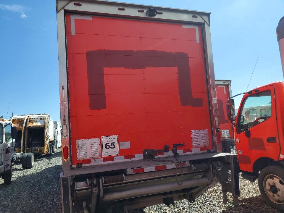 2017 Freightliner Business Class M2 BOX Truck