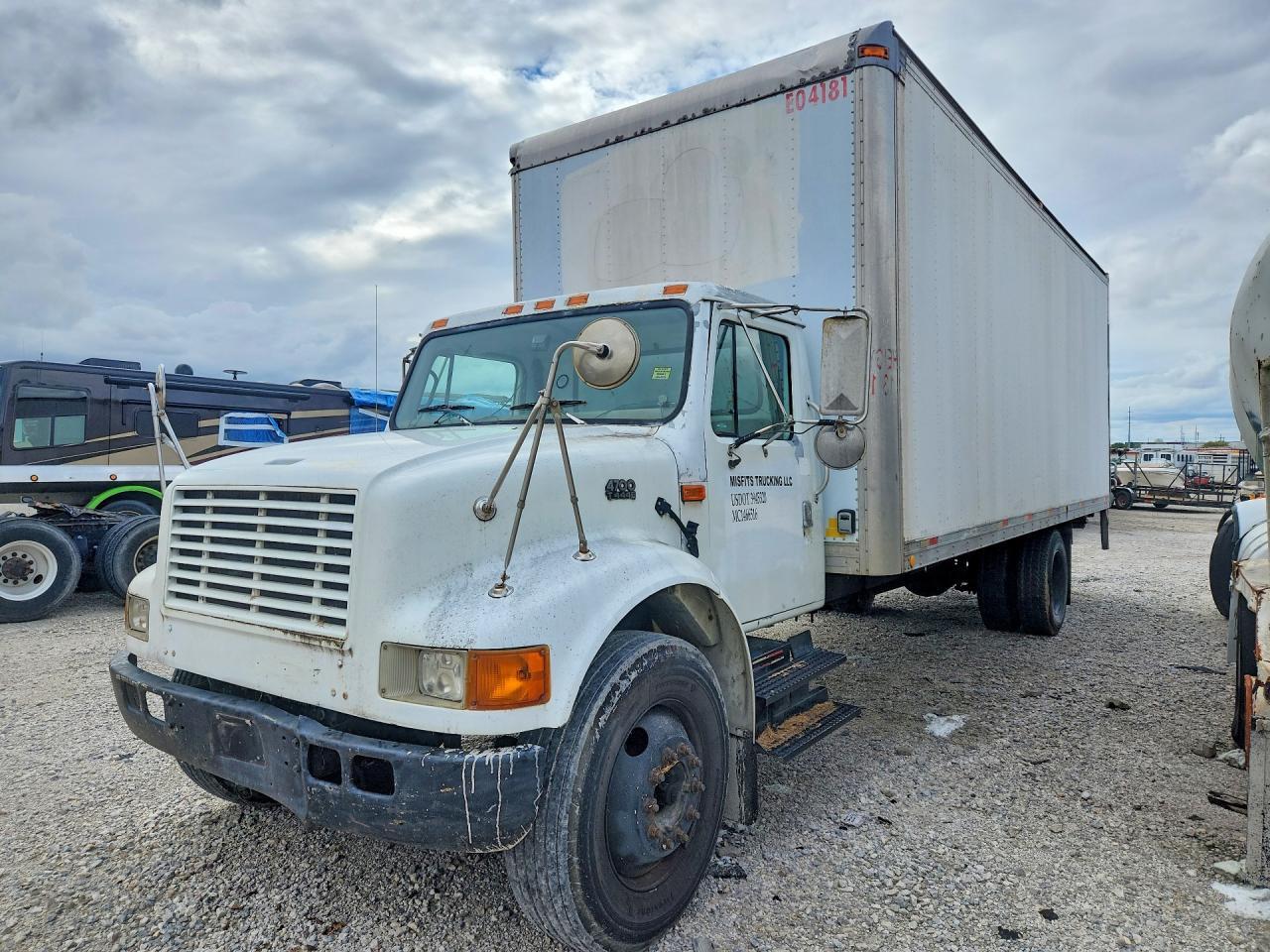 2001 International 4700 BOX Truck