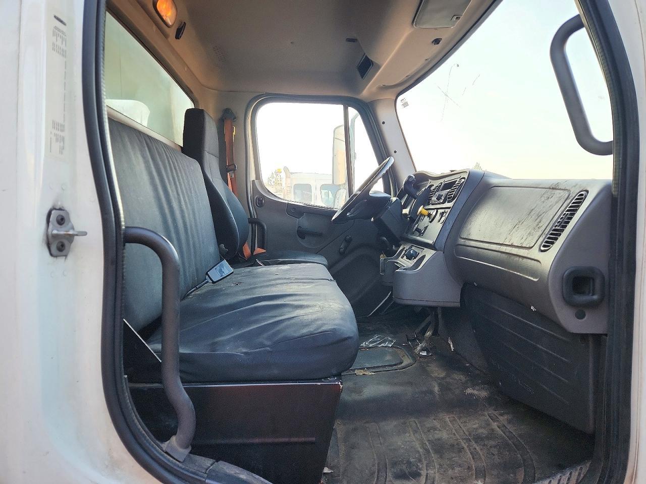 2020 Freightliner M2 106 MED-BOX Truck