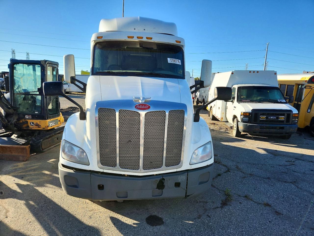 2017 Peterbilt 579 Semi Truck