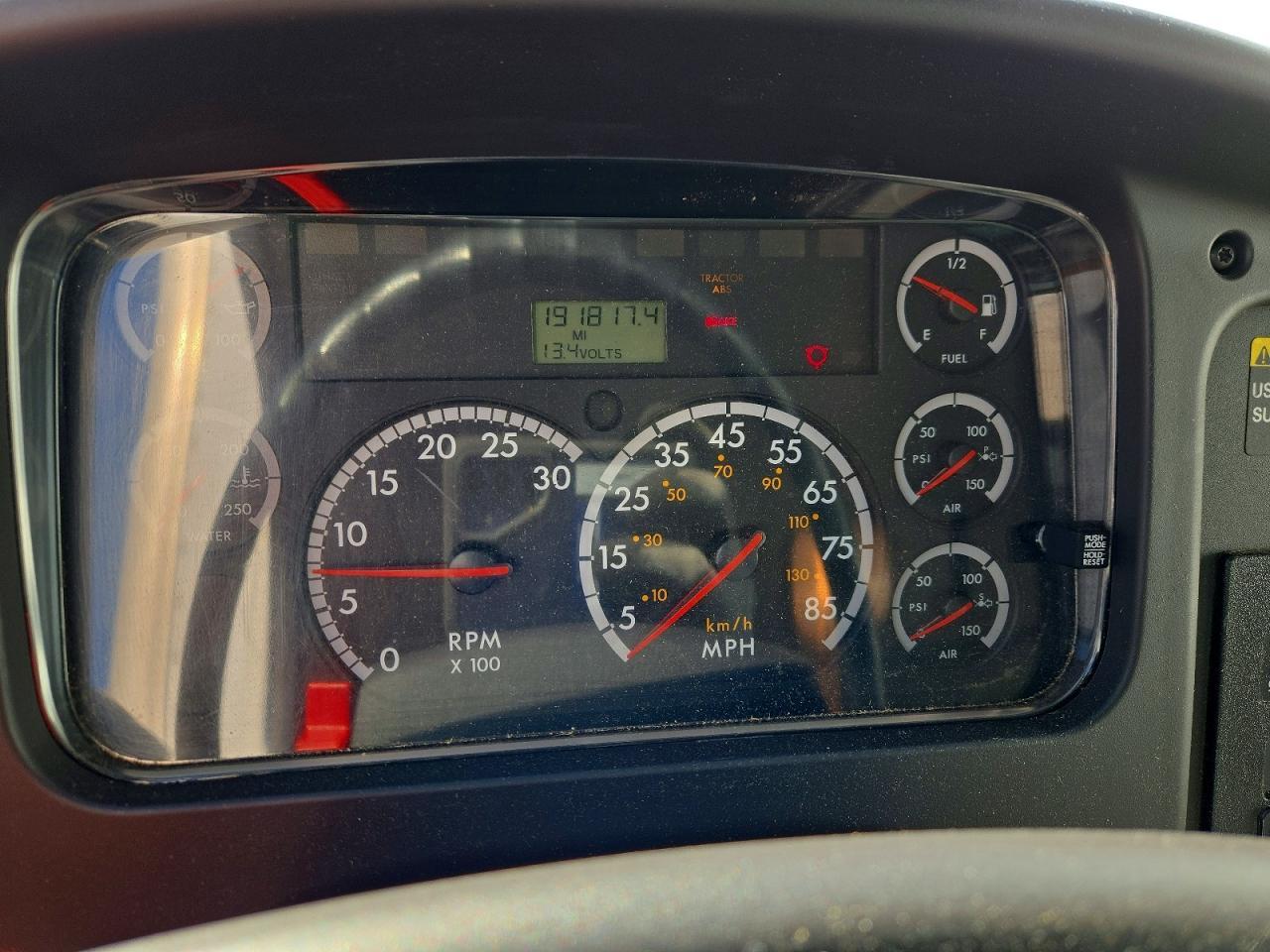 2010 Freightliner Business Class M2 BOX Truck